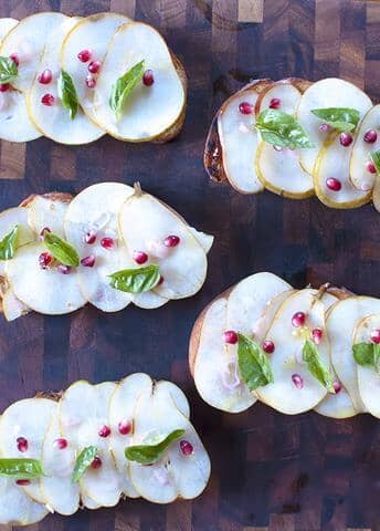 Recipe: Warren Pear Crostini with Blue Cheese and Pepper Jelly – Frog Hollow Farm
